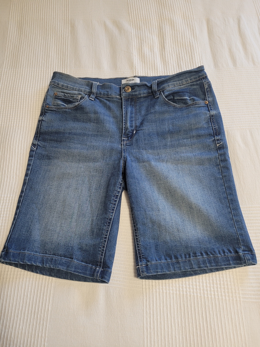 034 Kensie Jeans Denim Bermuda Shorts Medium Wash - Size 8/29